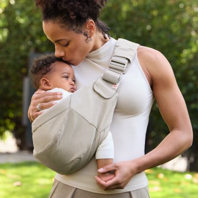 Ergobaby Upsie Sling Draagzak - Soft Olive Ergobaby Upsie Sling Draagzak - Soft Olive