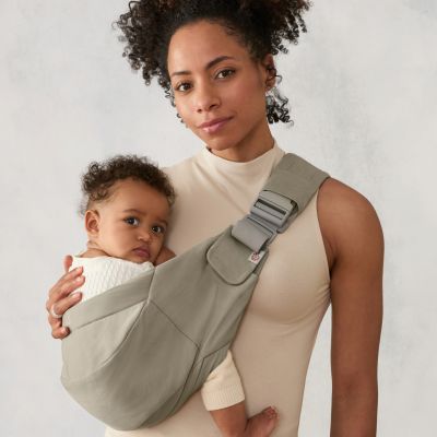 Ergobaby Upsie Sling Draagzak - Soft Olive Ergobaby Upsie Sling Draagzak - Soft Olive