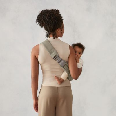 Ergobaby Upsie Sling Draagzak - Soft Olive Ergobaby Upsie Sling Draagzak - Soft Olive
