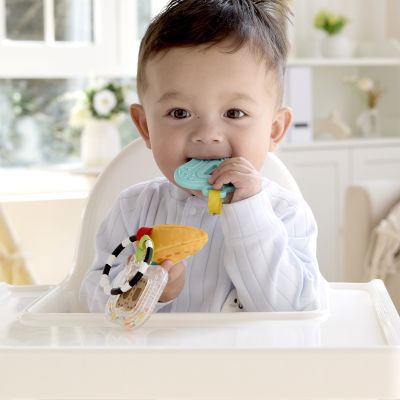Hape Activiteitenspeelgoed - Sensory ABCs Playset Hape Activiteitenspeelgoed - Sensory ABCs Playset