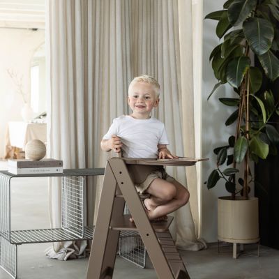 Kidsmill Up! Kinderstoel Beukenhout Incl. Kunststof Babyset - Chestnut Kidsmill Up! Kinderstoel Beukenhout Incl. Kunststof Babyset - Chestnut