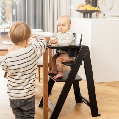 Kidsmill Up! Kinderstoel Eikenhout Incl. Houten Babyset - Zwart Kidsmill Up! Kinderstoel Eikenhout Incl. Houten Babyset - Zwart