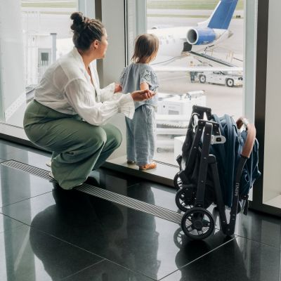 UPPAbaby Buggy Compact Minu V2 Noa Navy / Carbon Frame En Bruin Leer