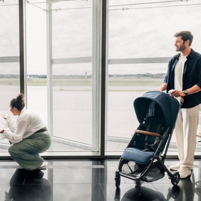 UPPAbaby Buggy Compact Minu V2 Noa Navy / Carbon Frame En Bruin Leer