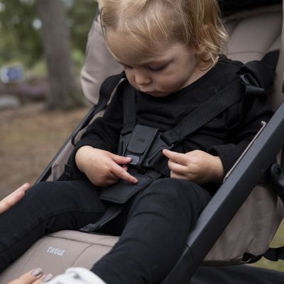 Thule Urban Glide 3 Kinderwagen 2-in-1 - Magnetic Buckle - Tinted Taupe Thule Urban Glide 3 Kinderwagen 2-in-1 - Magnetic Buckle - Tinted Taupe