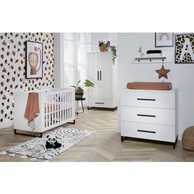 TWF Ledikant 60 x 120 - Commode 3 Laden - Hanglegkast 3 Deuren/2 Laden Torino TWF Ledikant 60 x 120 - Commode 3 Laden - Hanglegkast 3 Deuren/2 Laden Torino