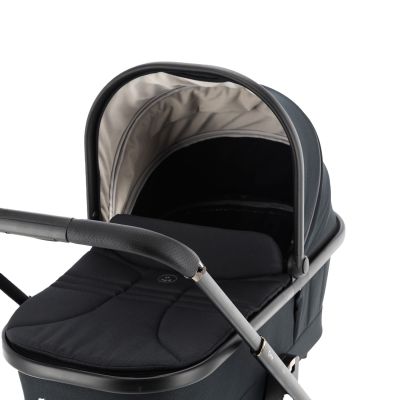 Qute Q-Rider Plus Kinderwagen - Midnight Black | Kidsriver Curve Autostoel - Clay | Kidsriver Isofix Base Qute Q-Rider Plus Kinderwagen - Midnight Black | Kidsriver Curve Autostoel - Clay | Kidsriver Isofix Base