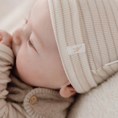Little Dutch Muts – Soft Beige Stripe - 3-6 Mnd Little Dutch Muts – Soft Beige Stripe - 3-6 Mnd